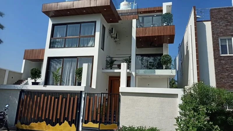 Mezzanine villa