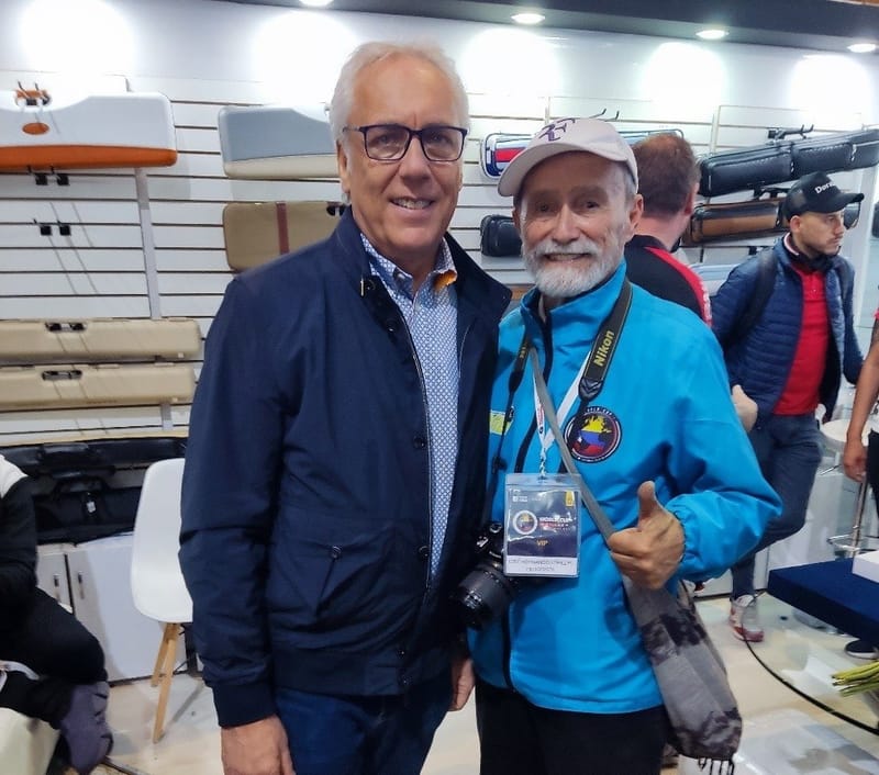 EL Nivel De Los Colombianos Frente a Europeos Y Asiáticos.       En la foto vemos al maestro Marco Zanetti en compañìa del director