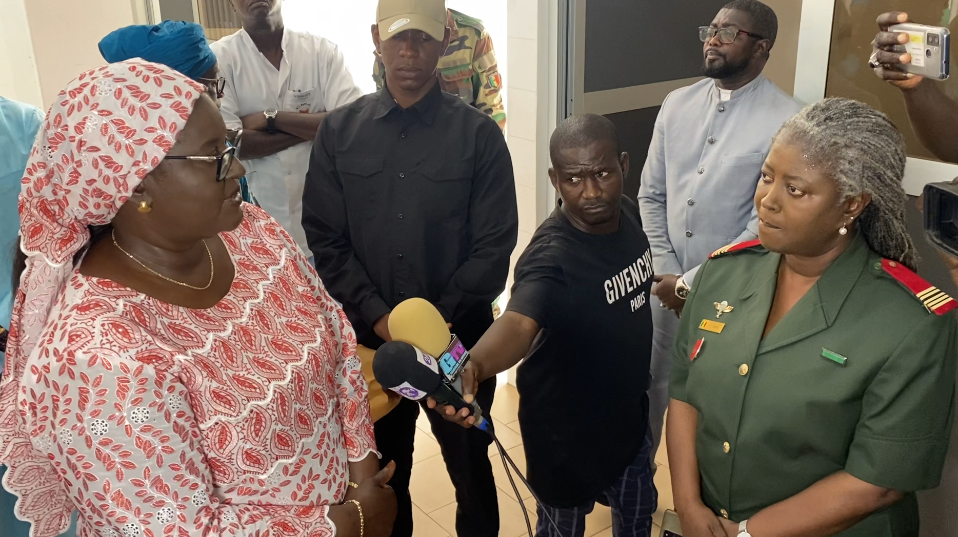 Visite de Madame le Ministre de la Santé et de l'Action Sociale a l'hôpital Militaire de Ouakam