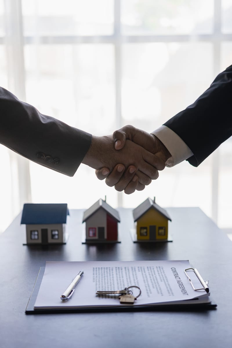 נמצאים בתהליך של רכישה או מכירה של נכס?