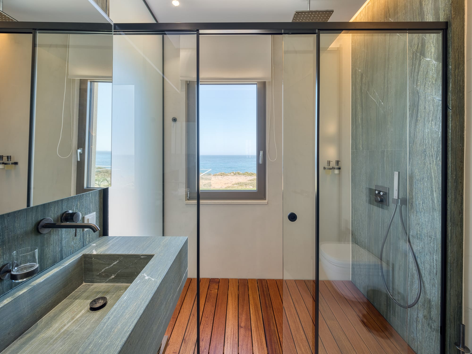 Main Building - Mirabeaux Golf Bathroom