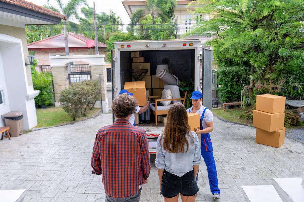 Convenient Droply Solutions: Cargo & Luggage Delivery in Sharjah