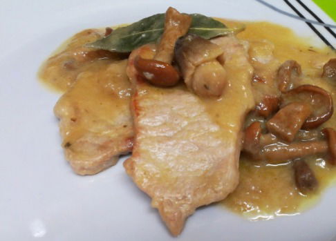 LOMO EN SALSA DE PUERRO Y QUESO