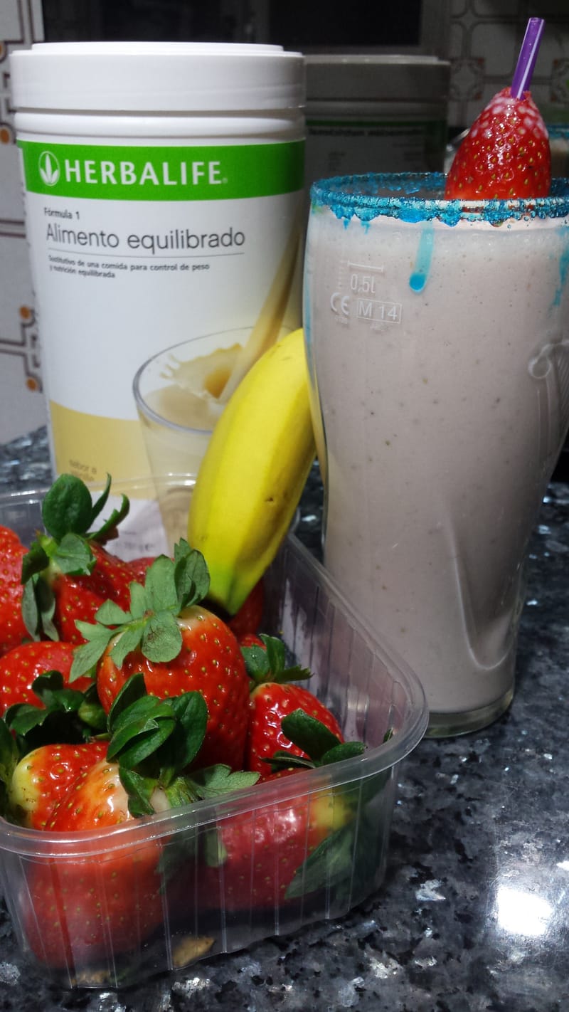 BATIDO DE FRESA-PLÁTANO Y F1
