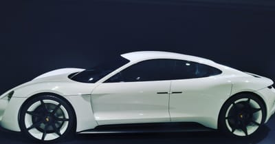 Schwarz auf Weiss... Let's talk about e-Mobilität... Warum wir gerade jetzt umso mehr eine Diskussion zur "Technologieoffenheit"​ benötigen (in German language)