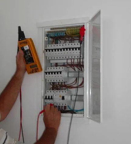 החלפת לוחות חשמל