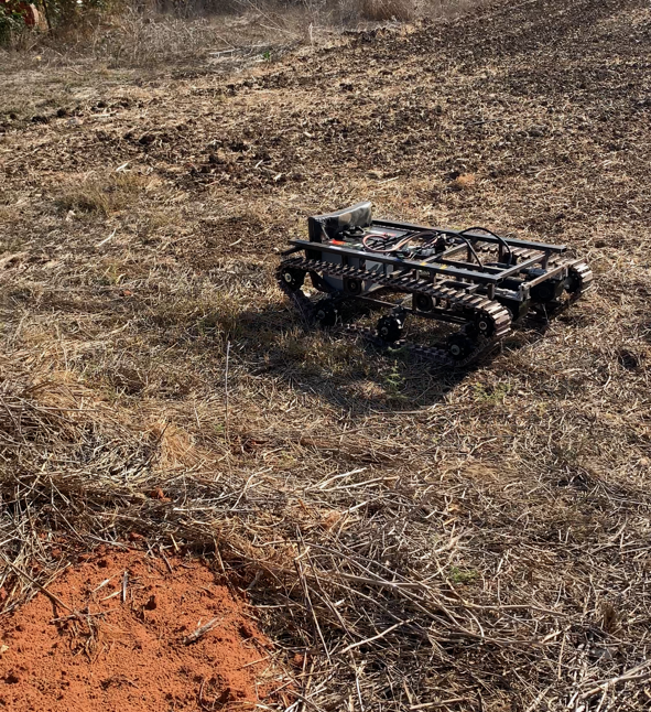 High maneuverability rc tracked platform