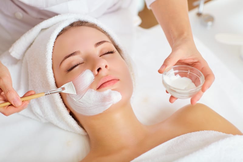 Celkové relaxační kosmetické ošetření - mikromasáž, obličej, dekolt