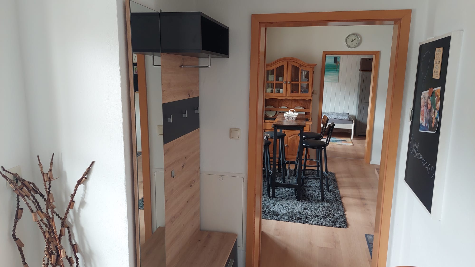 Flur mit Blick in die Küche