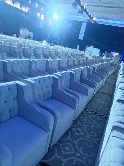 تاجير كراسي كنب للكبار شخصيات