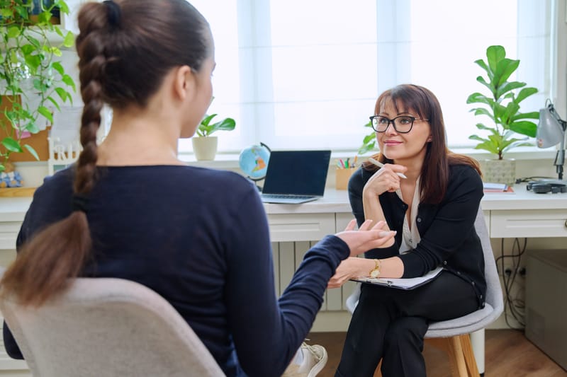 El bienestar de los docentes: Desafíos actuales y estrategías de superación.