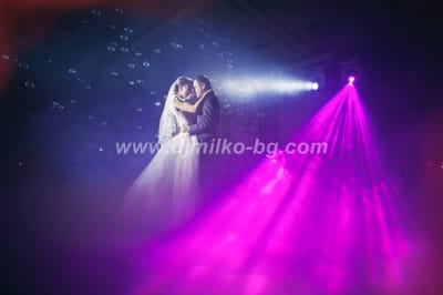 D.J. И ЕФЕКТНО ОСВЕТЛЕНИЕ image