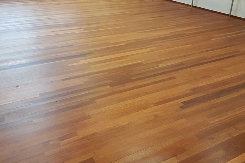 Schuren en oliën parketvloer - Danszaal Willemstraat