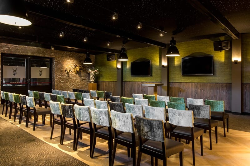 Schuren en waxen parketvloer - Restaurant De Landgoederij