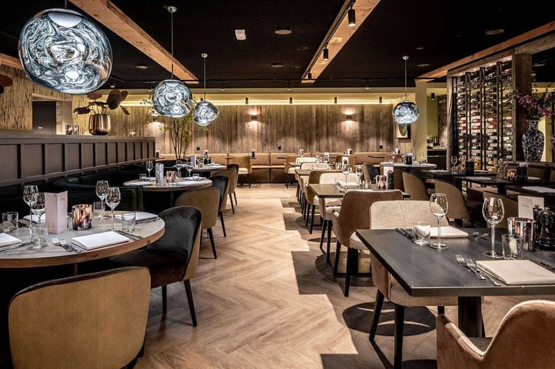 Schuren en lakken parketvloer - Restaurant Zuyver