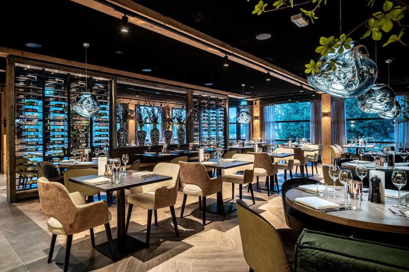 Schuren en lakken parketvloer - Restaurant Zuyver