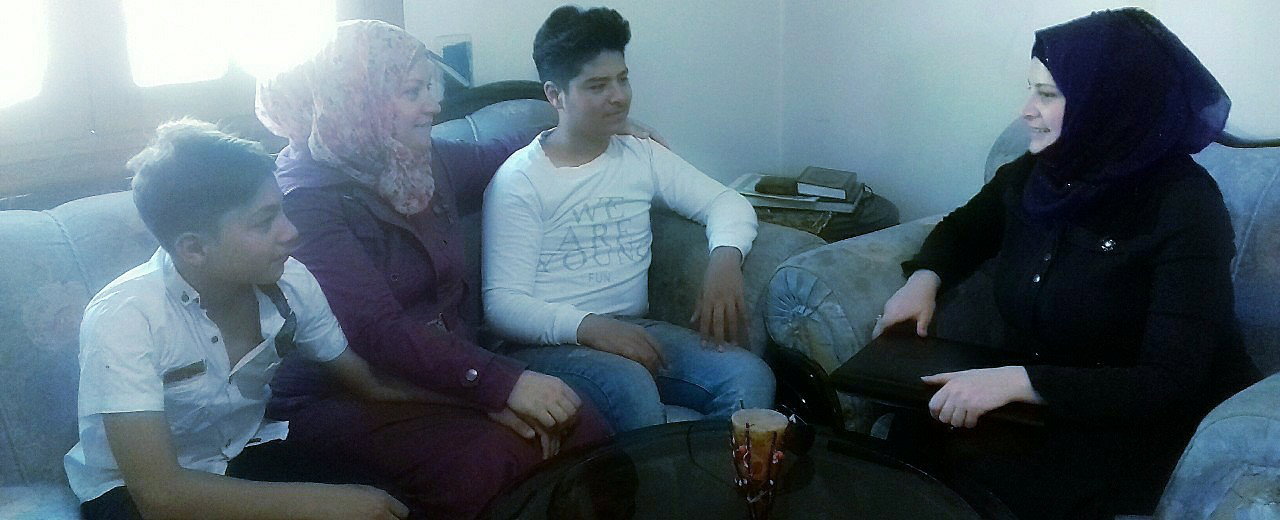 رئيسة أكبر اتحاد نسائي تلتقي طفليها بعد غياب عامين وتهجيرها من حلب