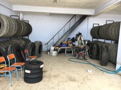 Çıkma lastik ve sıfır lastik bulunur image