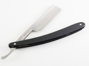 Advantages of Using a Straight Razor image